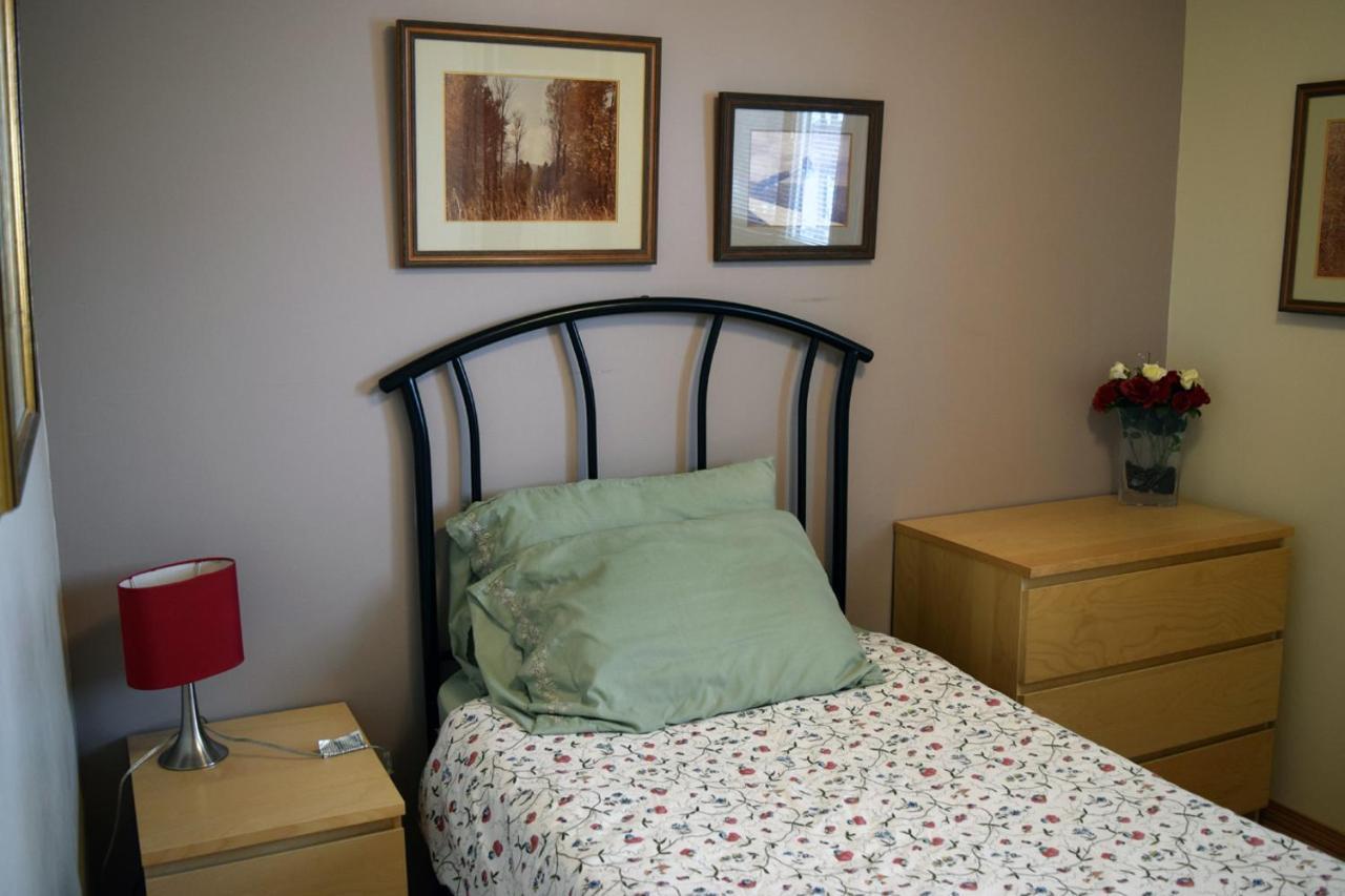 The Dewberry Homestay B&B Edmonton Kültér fotó