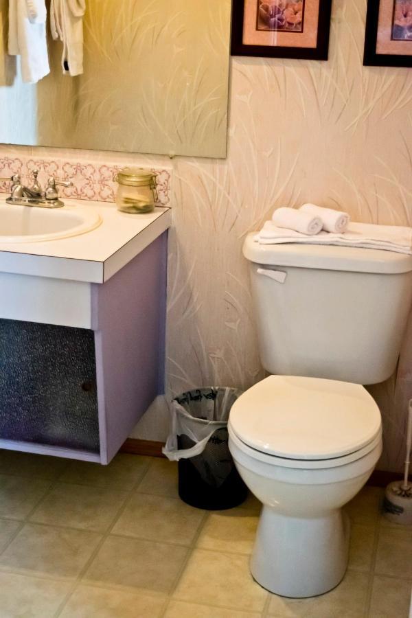 The Dewberry Homestay B&B Edmonton Kültér fotó
